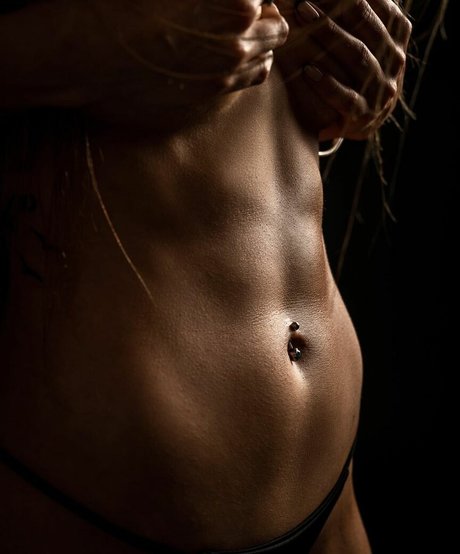 Gal Leo high quality model gallery