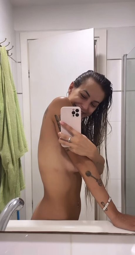 Gal Leo hot model gallery