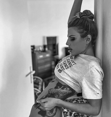 Nessyfox star high quality pic