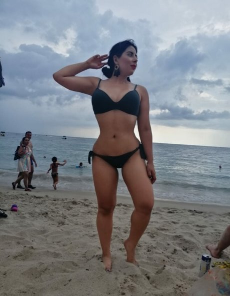 Elda De La Torre art model galleries