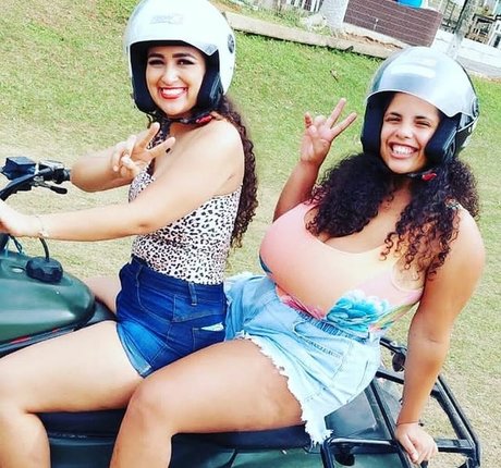 Mayla Coimbra art model photos