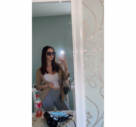 Chelsea Rowlinson hd actress pic