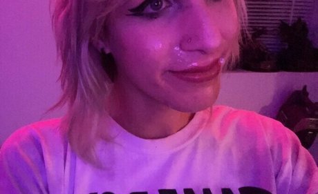 Zelda McKay naked actress picture