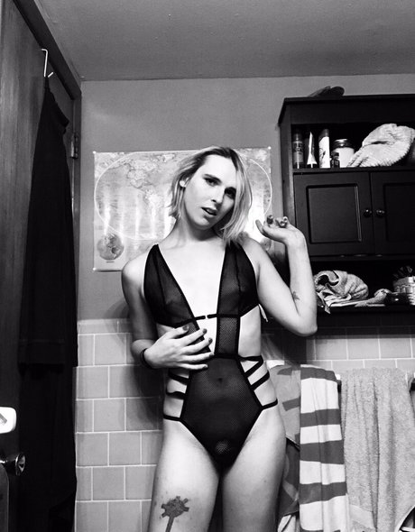 Aliss Disaster model nude picture