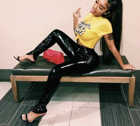 Realamarie sex model pic