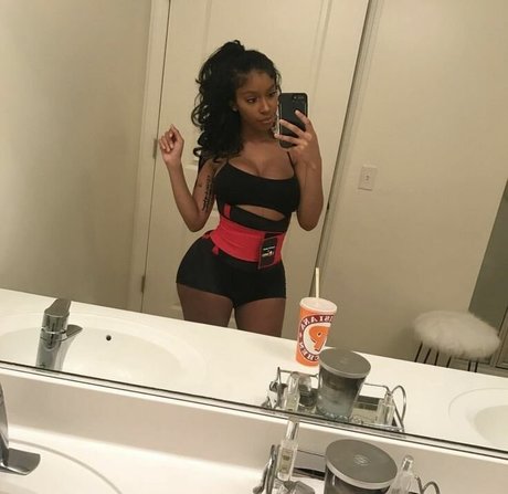 Realamarie model beautiful photo