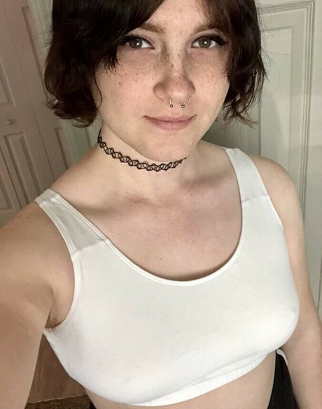 Scarlet Skeie model hot img