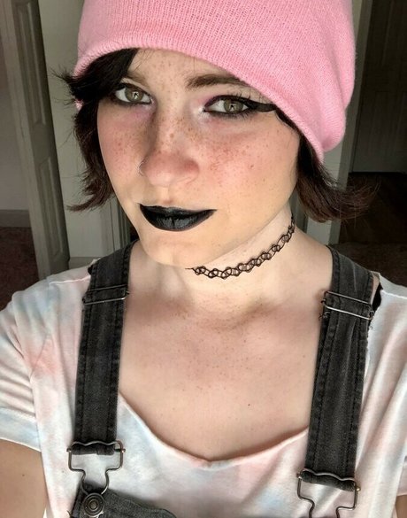 Scarlet Skeie nice pornstar images