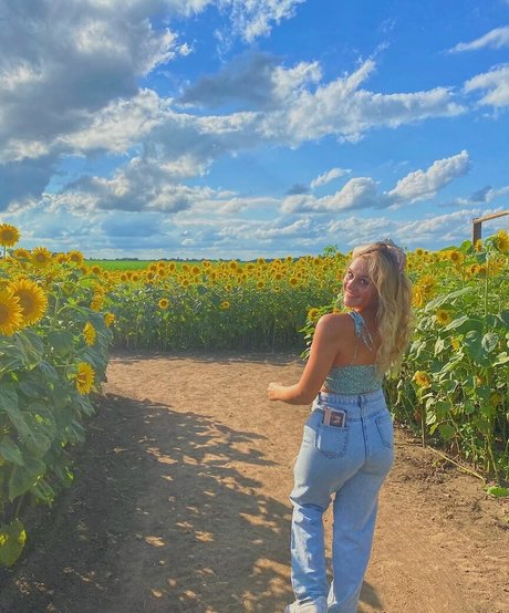 Gracie Diewald art actress galleries