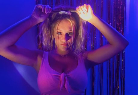 girlfriend onlyfans beautiful image