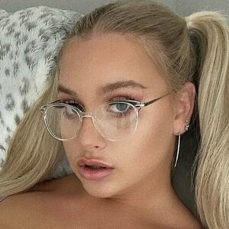 Rori Rain model nudes pic