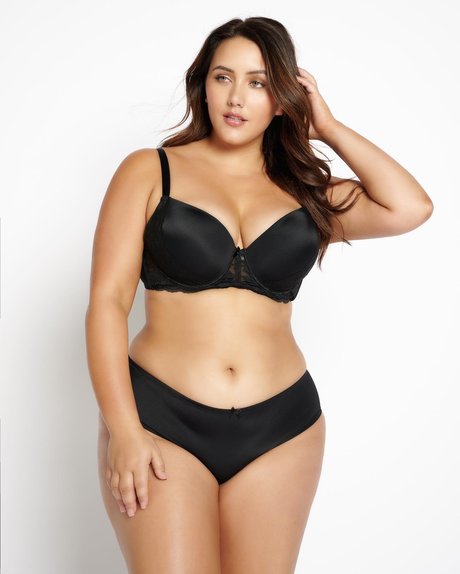 Yasmine MInovski free model img