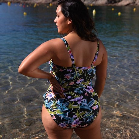 Yasmine MInovski adult model archive