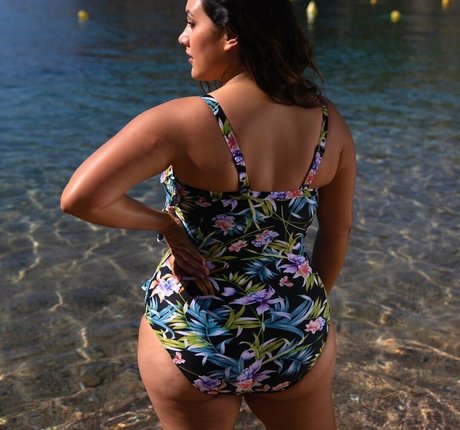 Yasmine MInovski model exclusive photos