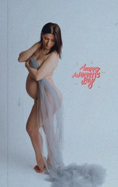 Elle Baker adult star image