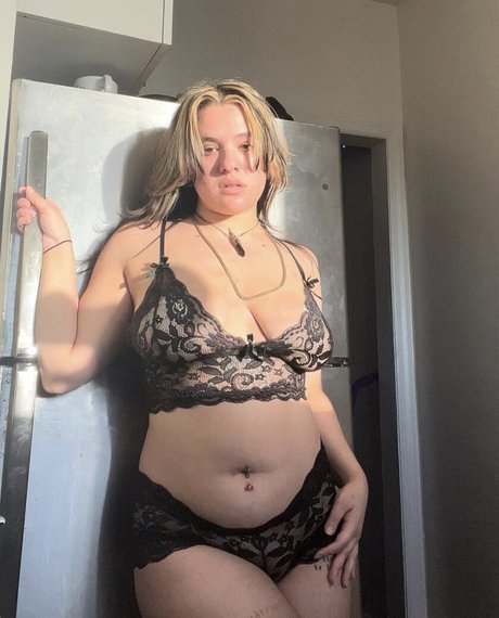 deesooze model adult pic