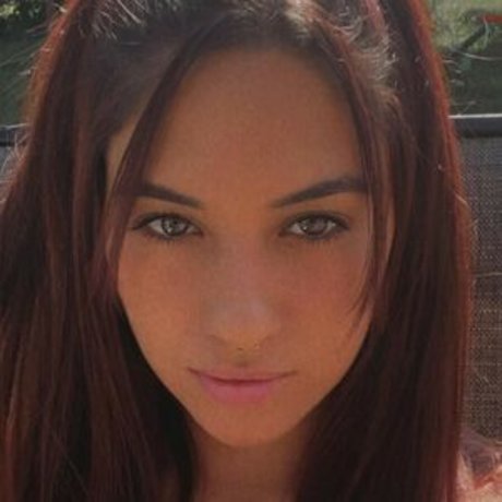 Rissaxtine pretty model photo