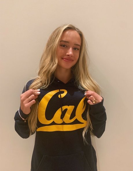 Mia Mastrov free actress pic