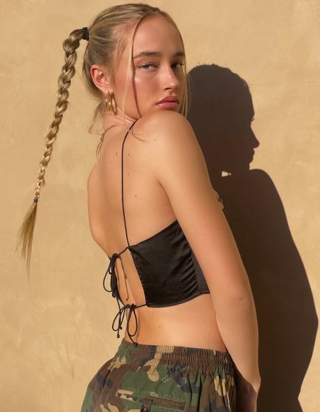 Mia Mastrov top pornstar picture