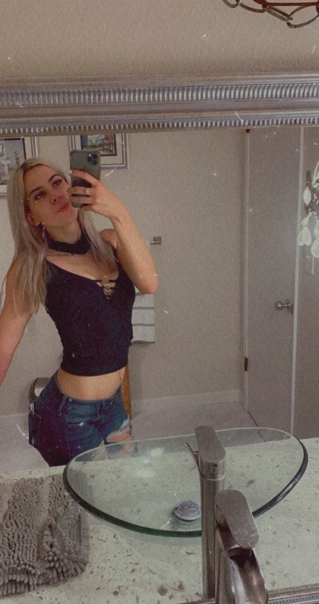 cort4shortt star nude pics