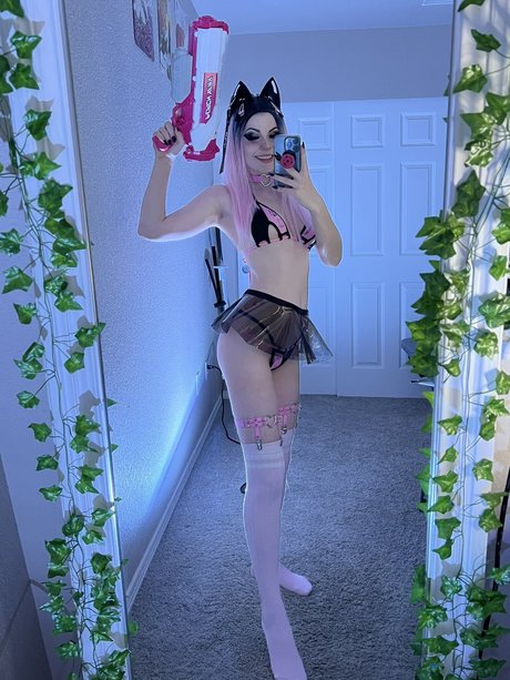 PeachyFry model nude images