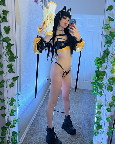 PeachyFry star erotic pic