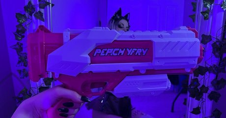 PeachyFry xxx actress pictures