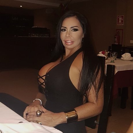 Carolina Luna exclusive star picture