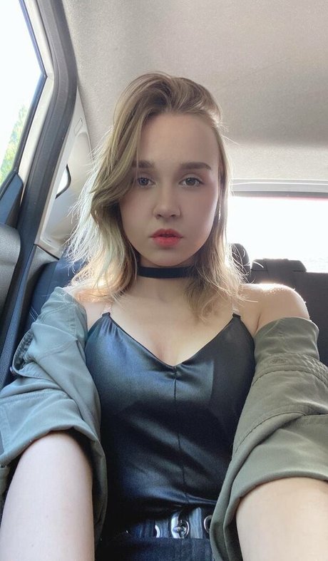 DollHole GrabFuck perfect actress archive