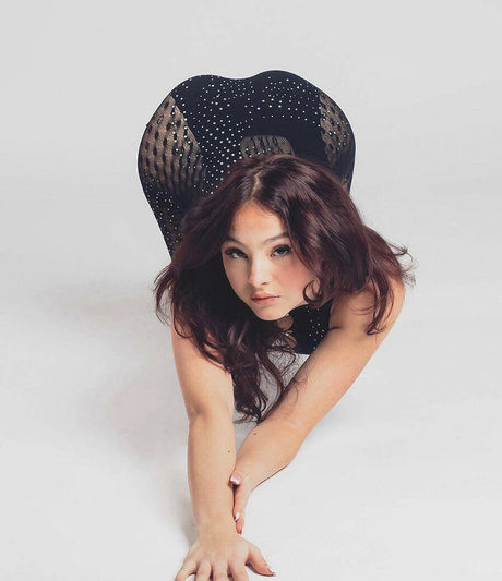 heluvspetiteb sex model images