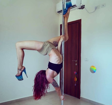 AliceTheFreak hot actress img