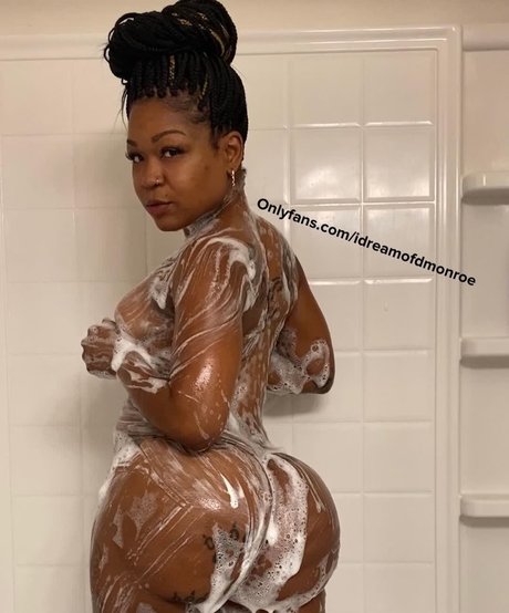 Diamond Monroe model porn image