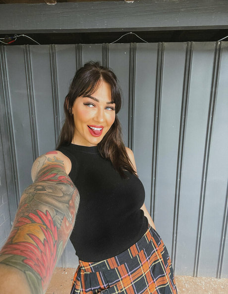 cfcourt nudes model archive