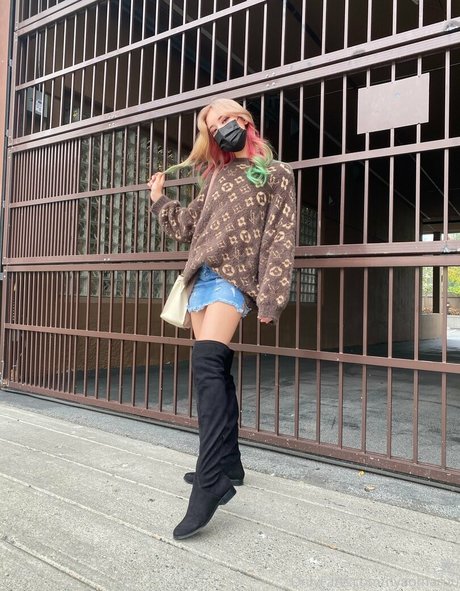 nyaomaruu beautiful model image