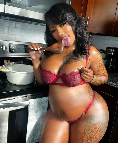 Summerntae sexy model pic