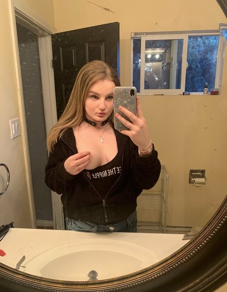 Eliza eves naked model pics