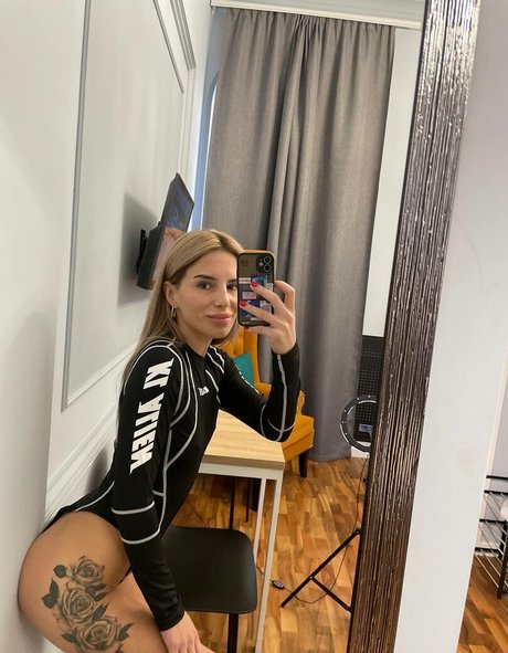 Kris Blow model pretty picture