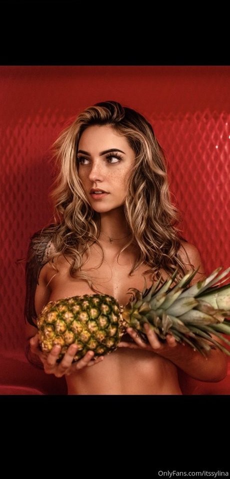 Sylina Ruiz model porn pic