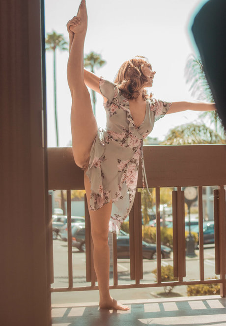 Kayla Coyote nude model gallery