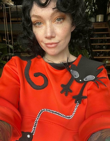 matildassecret naked model img