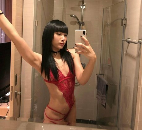 suziearomdee naked pornstar gallery