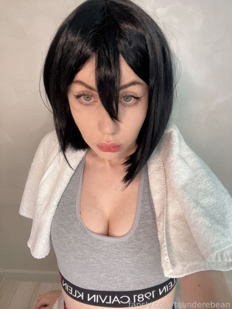 Tsunderebean model naked picture