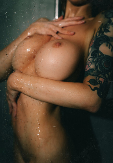 Taaywwaaa hot star image