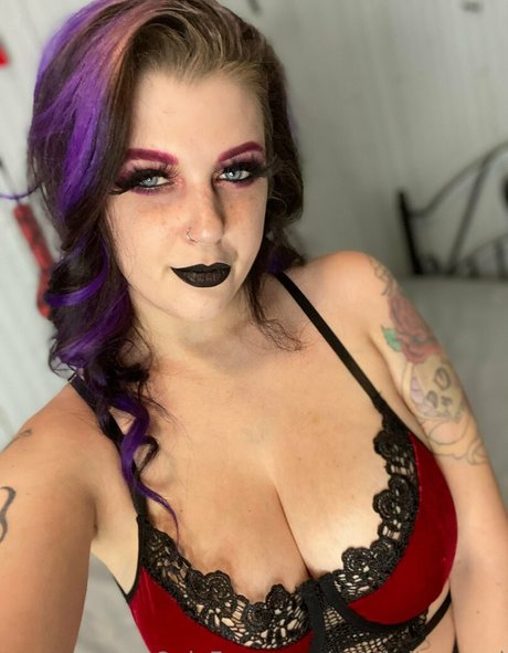 Roxxi Diamond art star image