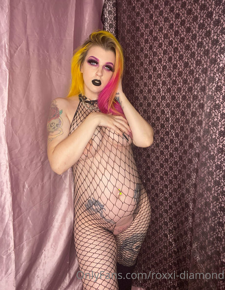 Roxxi Diamond beautiful actress image