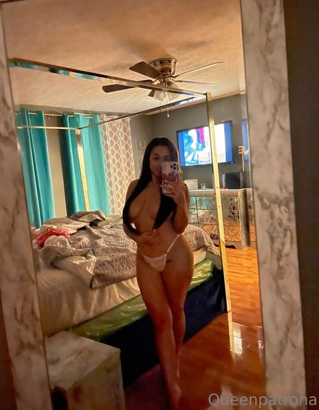 Queen Patrona exclusive model image