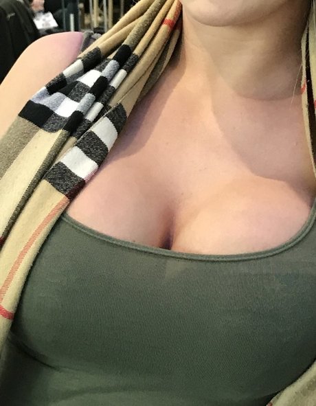 Amber Jade pretty actress pics