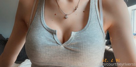 courtneyriverss star exclusive picture