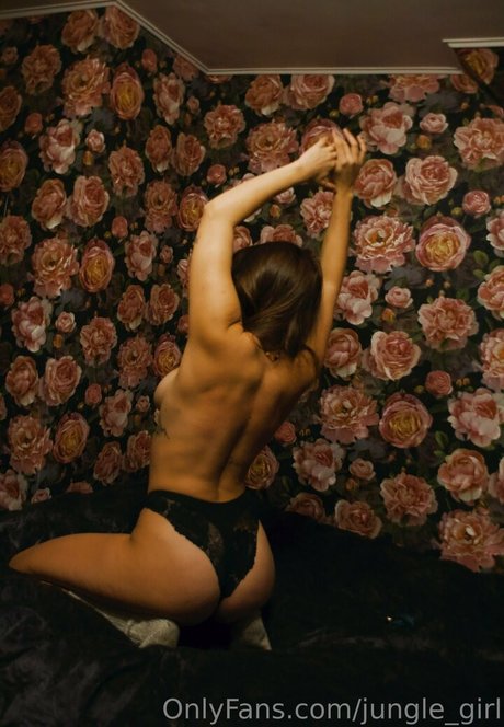 Jungle Girl star hd gallery