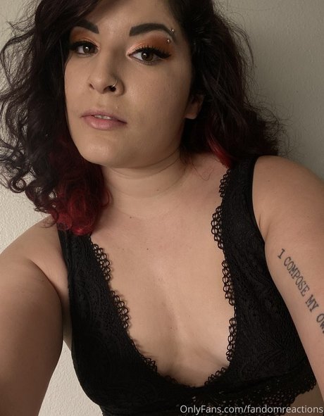 FandomReactions erotic model img